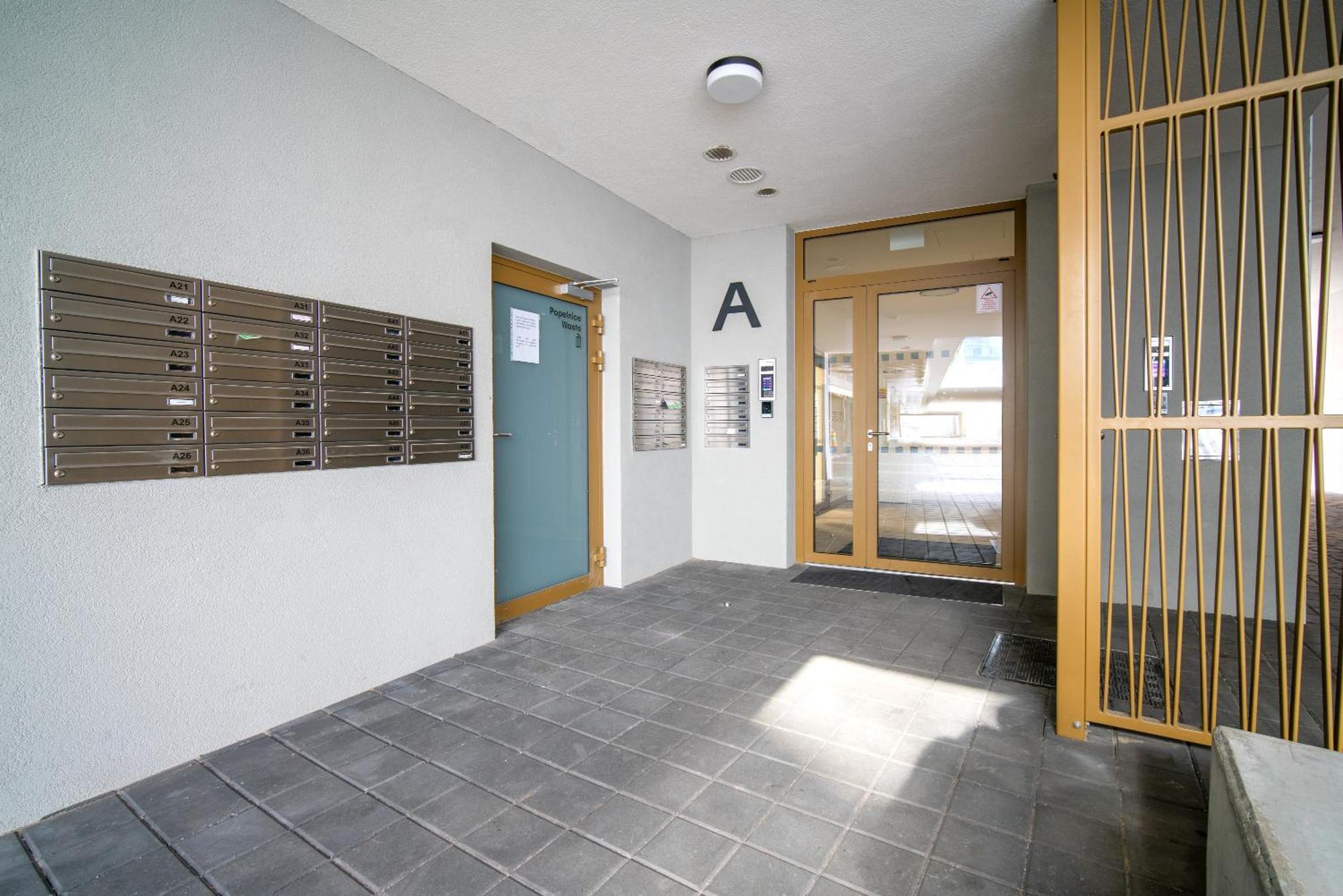 City Relax Apartments With Free Parking, 10 Mins Walk To City Centre Брно Экстерьер фото