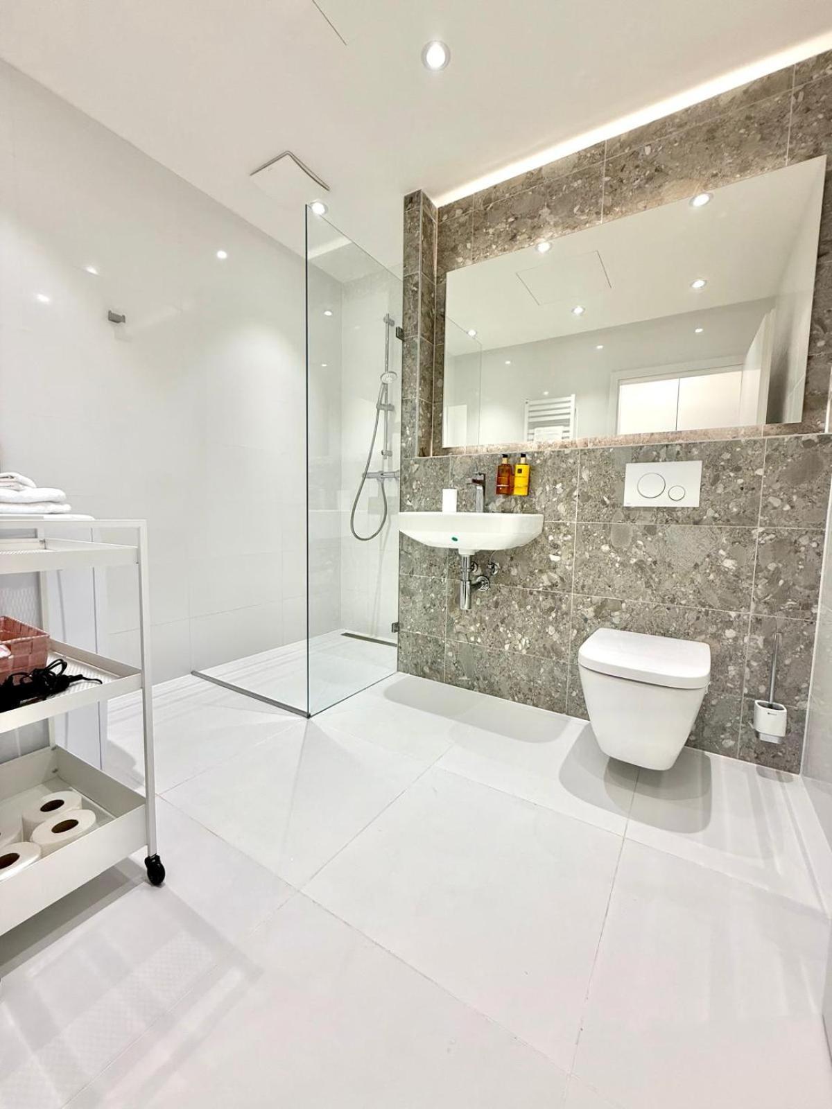 City Relax Apartments With Free Parking, 10 Mins Walk To City Centre Брно Экстерьер фото